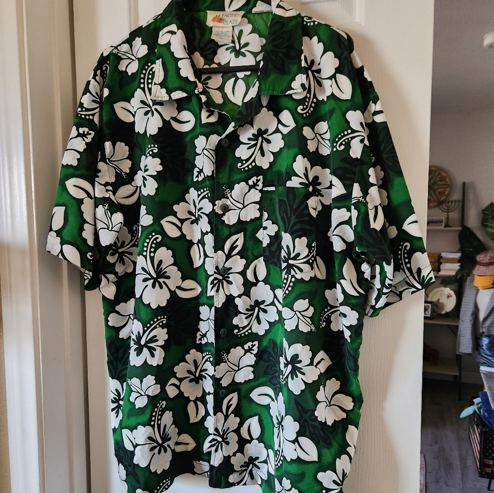 Mens Hawaiian  print shirt sz xl